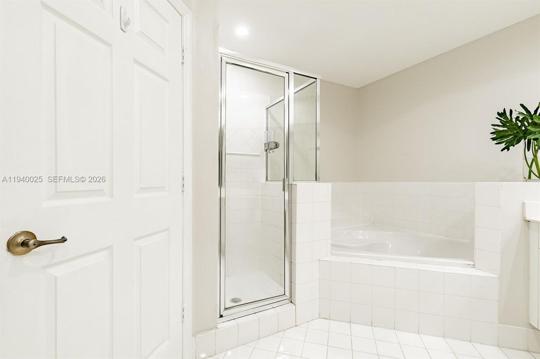 合同活跃: $4,500 (3 贝兹, 2 浴室, 2104 平方英尺)