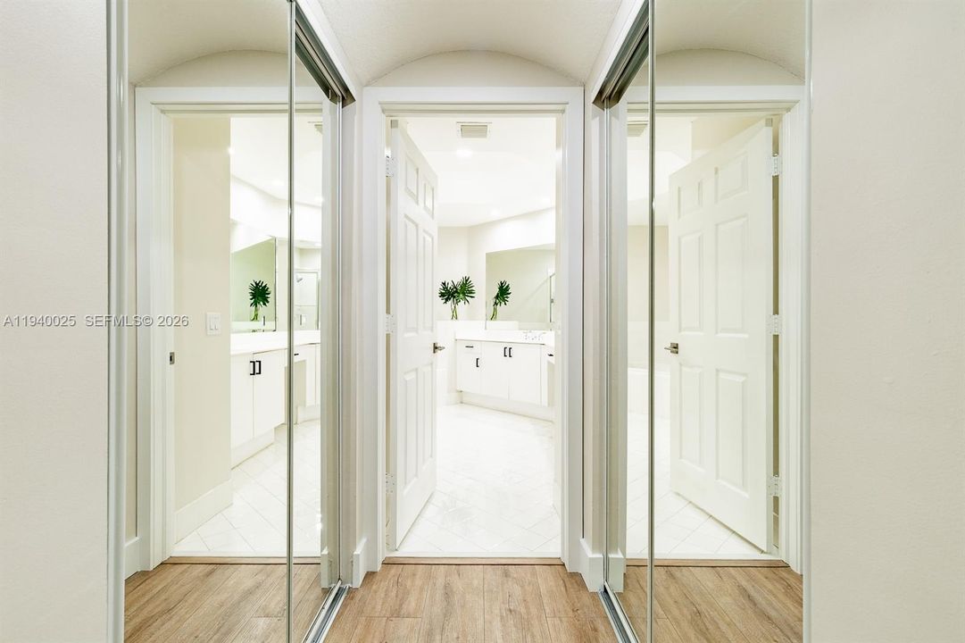 合同活跃: $4,500 (3 贝兹, 2 浴室, 2104 平方英尺)