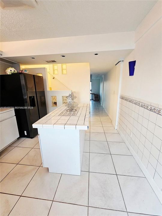 На продажу: $220,000 (2 спален, 1 ванн, 896 Квадратных фут)