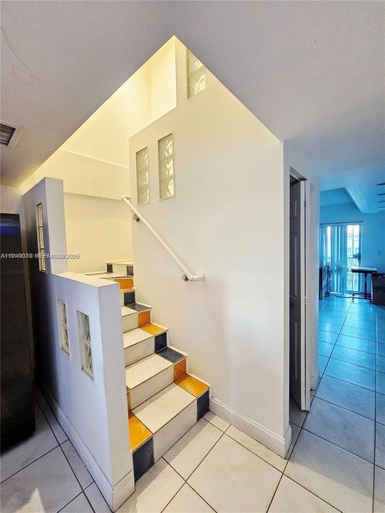 На продажу: $220,000 (2 спален, 1 ванн, 896 Квадратных фут)