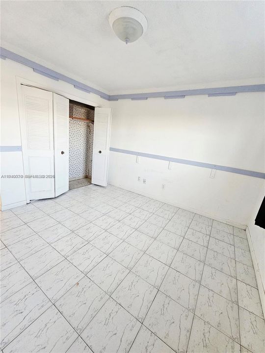 На продажу: $220,000 (2 спален, 1 ванн, 896 Квадратных фут)