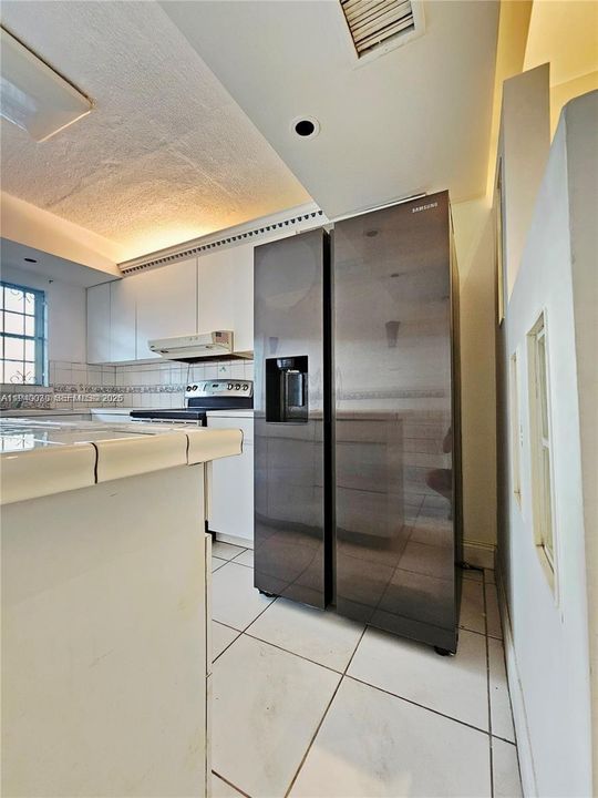 На продажу: $220,000 (2 спален, 1 ванн, 896 Квадратных фут)