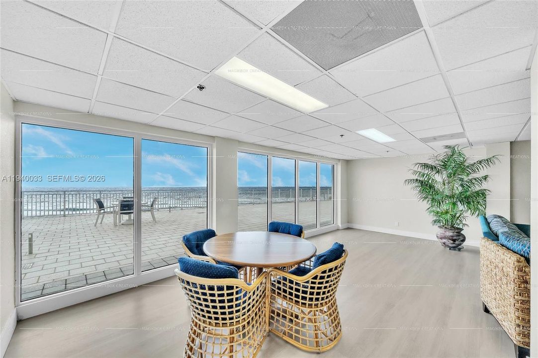 For Rent: $2,750 (2 beds, 2 baths, 1100 Square Feet)