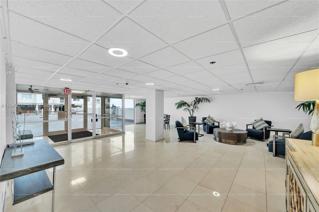 For Rent: $2,750 (2 beds, 2 baths, 1100 Square Feet)