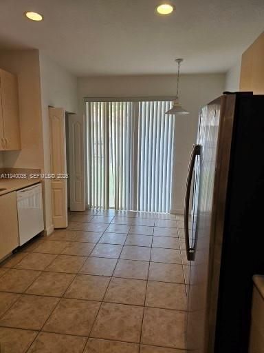 For Rent: $2,850 (3 beds, 2 baths, 1610 Square Feet)