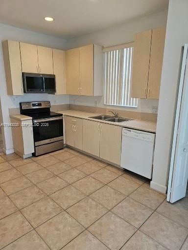For Rent: $2,850 (3 beds, 2 baths, 1610 Square Feet)