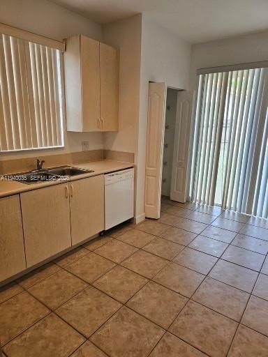 For Rent: $2,850 (3 beds, 2 baths, 1610 Square Feet)