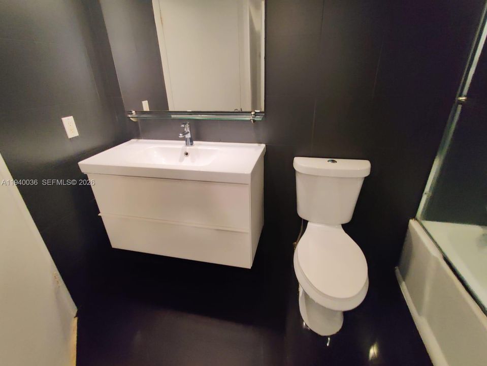 出租: $1,800 (1 贝兹, 1 浴室, 646 平方英尺)