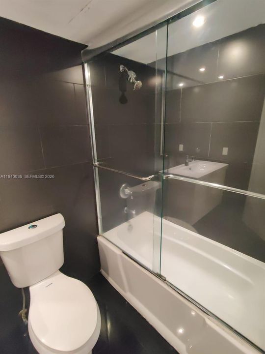 出租: $1,800 (1 贝兹, 1 浴室, 646 平方英尺)