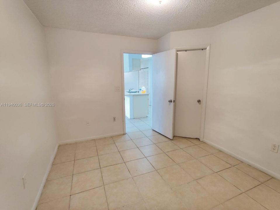 出租: $1,800 (1 贝兹, 1 浴室, 646 平方英尺)