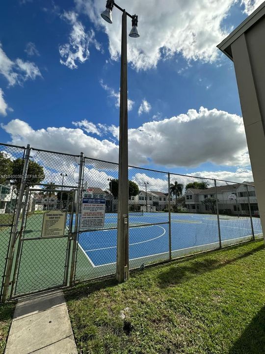 出租: $1,800 (1 贝兹, 1 浴室, 646 平方英尺)