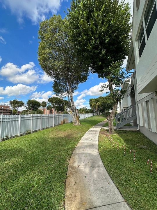 出租: $1,800 (1 贝兹, 1 浴室, 646 平方英尺)