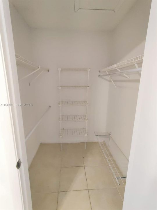 出租: $1,800 (1 贝兹, 1 浴室, 646 平方英尺)