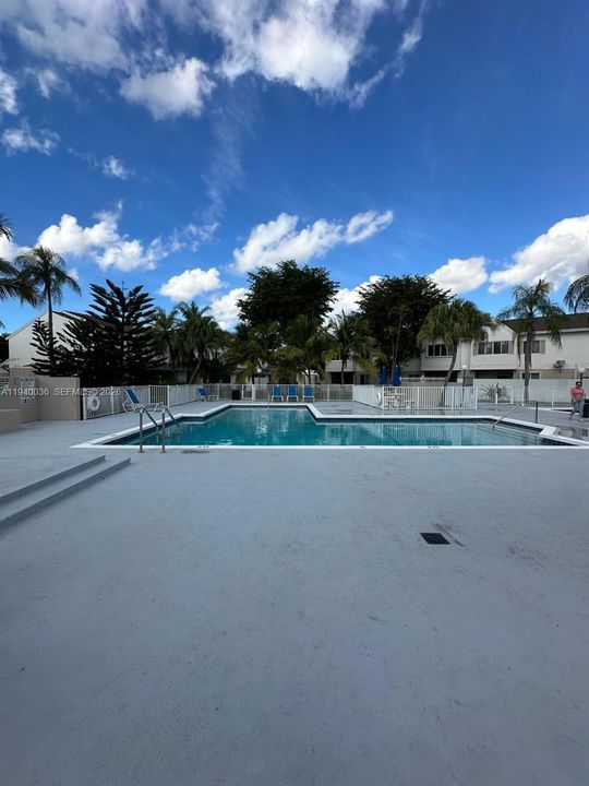 出租: $1,800 (1 贝兹, 1 浴室, 646 平方英尺)