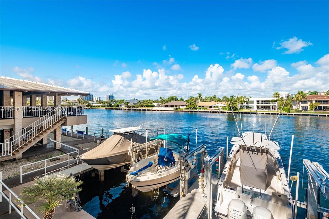 For Rent: $3,000 (2 beds, 2 baths, 1275 Square Feet)