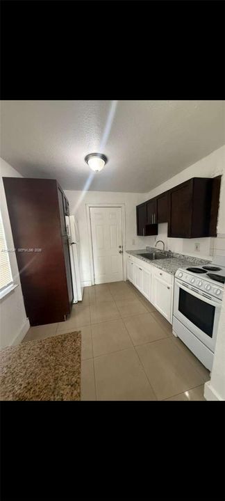 合同活跃: $1,850 (2 贝兹, 1 浴室, 550 平方英尺)