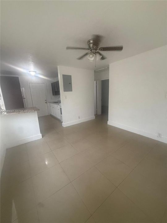 合同活跃: $1,850 (2 贝兹, 1 浴室, 550 平方英尺)