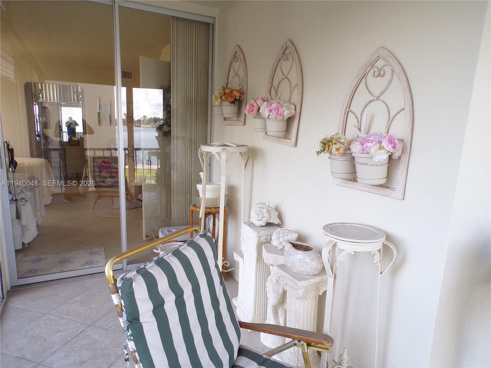 На продажу: $264,900 (2 спален, 2 ванн, 1083 Квадратных фут)