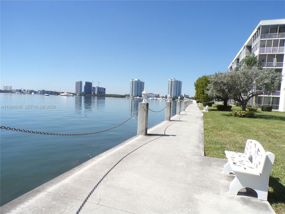 На продажу: $264,900 (2 спален, 2 ванн, 1083 Квадратных фут)