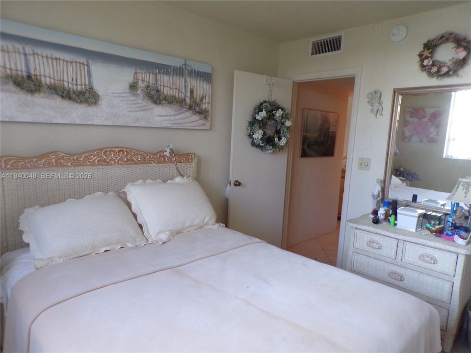 На продажу: $264,900 (2 спален, 2 ванн, 1083 Квадратных фут)