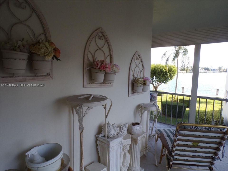 На продажу: $264,900 (2 спален, 2 ванн, 1083 Квадратных фут)