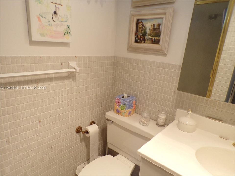 На продажу: $264,900 (2 спален, 2 ванн, 1083 Квадратных фут)