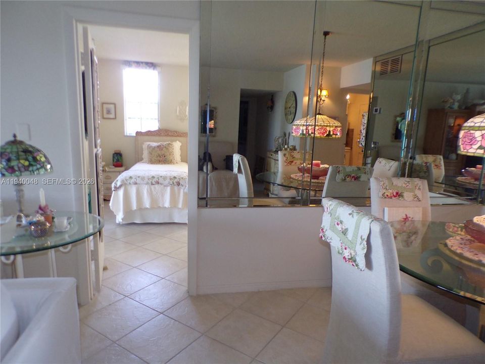 На продажу: $264,900 (2 спален, 2 ванн, 1083 Квадратных фут)