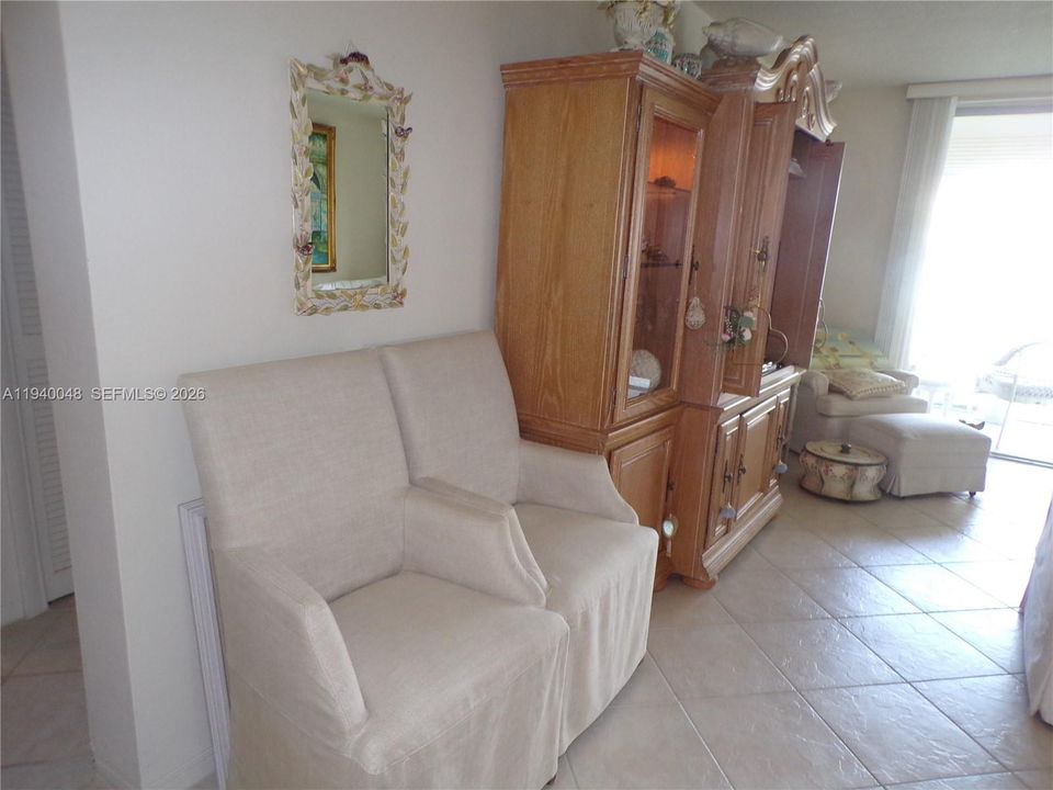 На продажу: $264,900 (2 спален, 2 ванн, 1083 Квадратных фут)