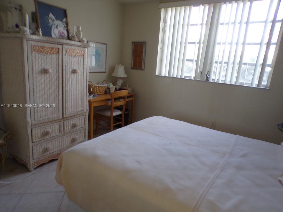 На продажу: $264,900 (2 спален, 2 ванн, 1083 Квадратных фут)