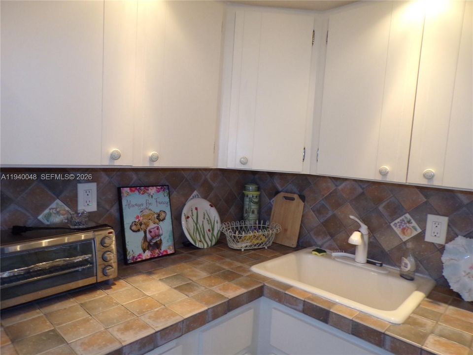 На продажу: $264,900 (2 спален, 2 ванн, 1083 Квадратных фут)