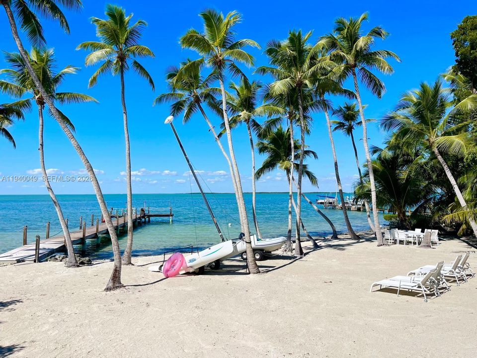 出租: $18,000 (4 贝兹, 4 浴室, 2300 平方英尺)