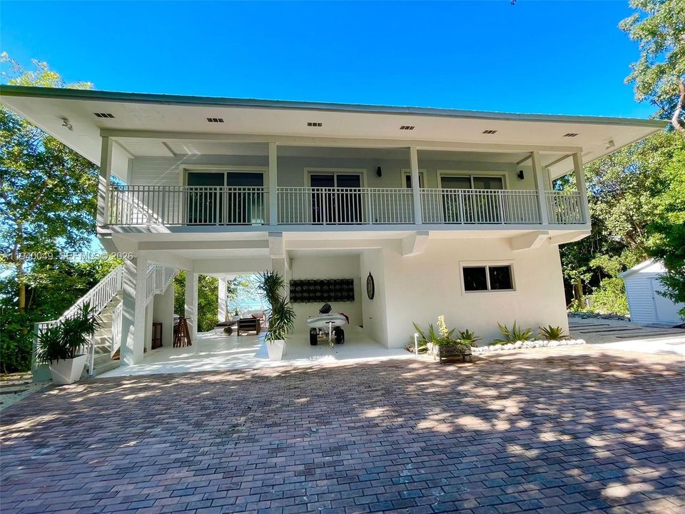 出租: $18,000 (4 贝兹, 4 浴室, 2300 平方英尺)