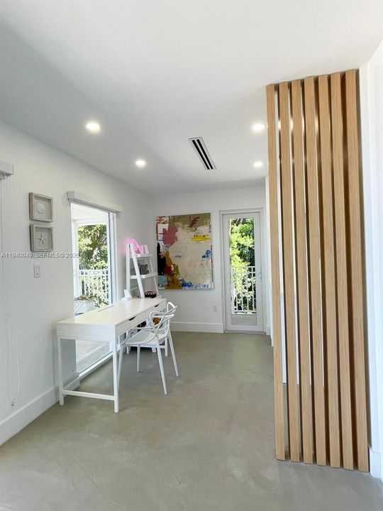 出租: $18,000 (4 贝兹, 4 浴室, 2300 平方英尺)