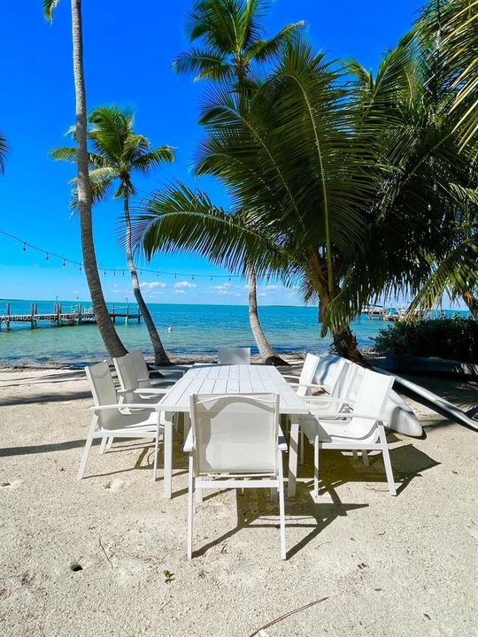 出租: $18,000 (4 贝兹, 4 浴室, 2300 平方英尺)