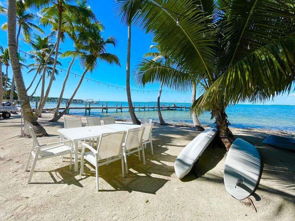 出租: $18,000 (4 贝兹, 4 浴室, 2300 平方英尺)