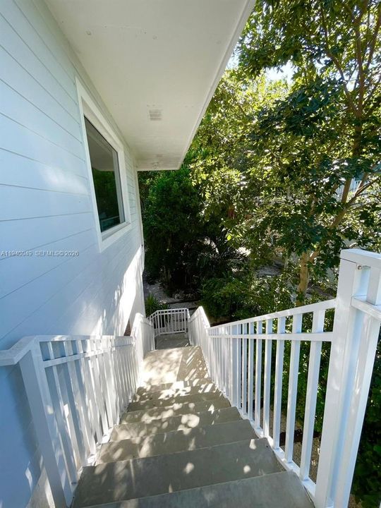 出租: $18,000 (4 贝兹, 4 浴室, 2300 平方英尺)