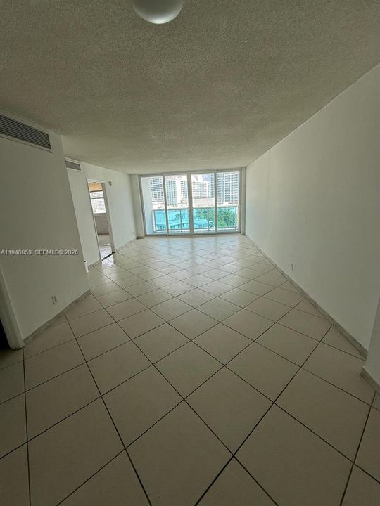 В аренду: $2,550 (1 спален, 1 ванн, 910 Квадратных фут)