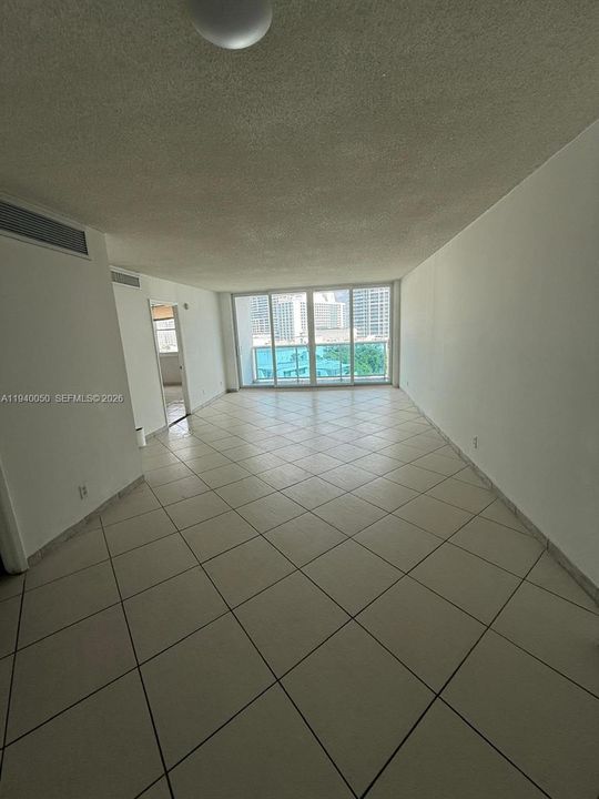 В аренду: $2,550 (1 спален, 1 ванн, 910 Квадратных фут)