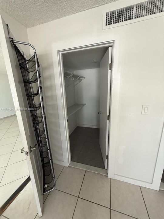 В аренду: $2,550 (1 спален, 1 ванн, 910 Квадратных фут)