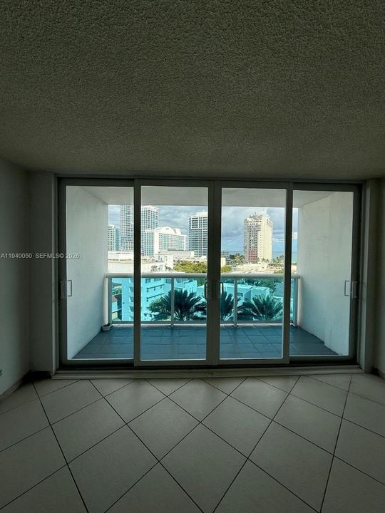 В аренду: $2,550 (1 спален, 1 ванн, 910 Квадратных фут)