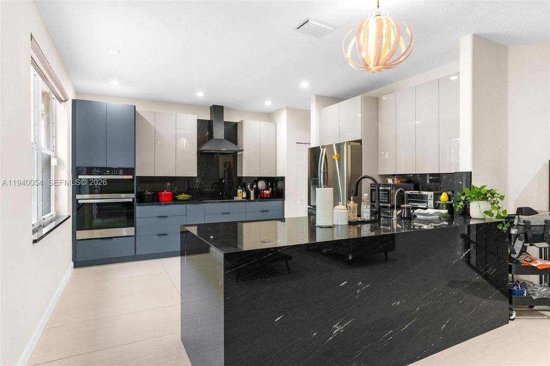 For Sale: $840,000 (4 beds, 2 baths, 2556 Square Feet)