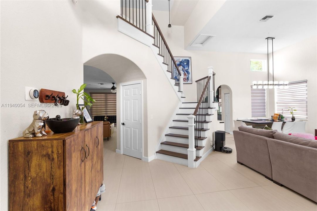 For Sale: $840,000 (4 beds, 2 baths, 2556 Square Feet)