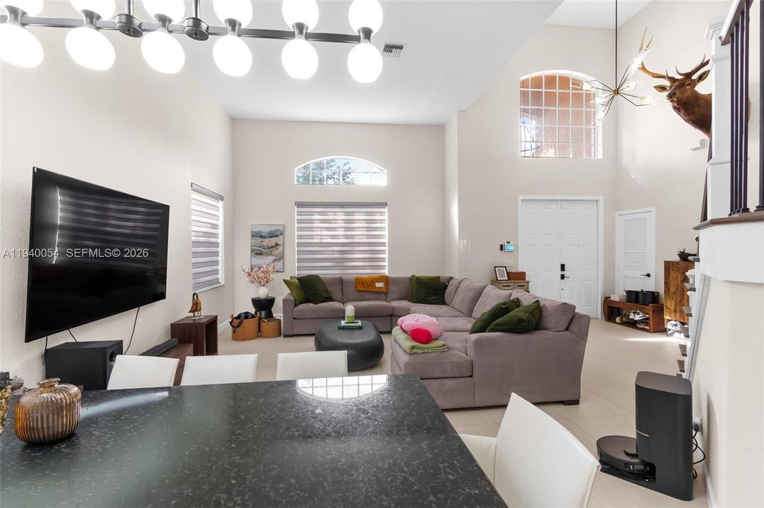 For Sale: $840,000 (4 beds, 2 baths, 2556 Square Feet)