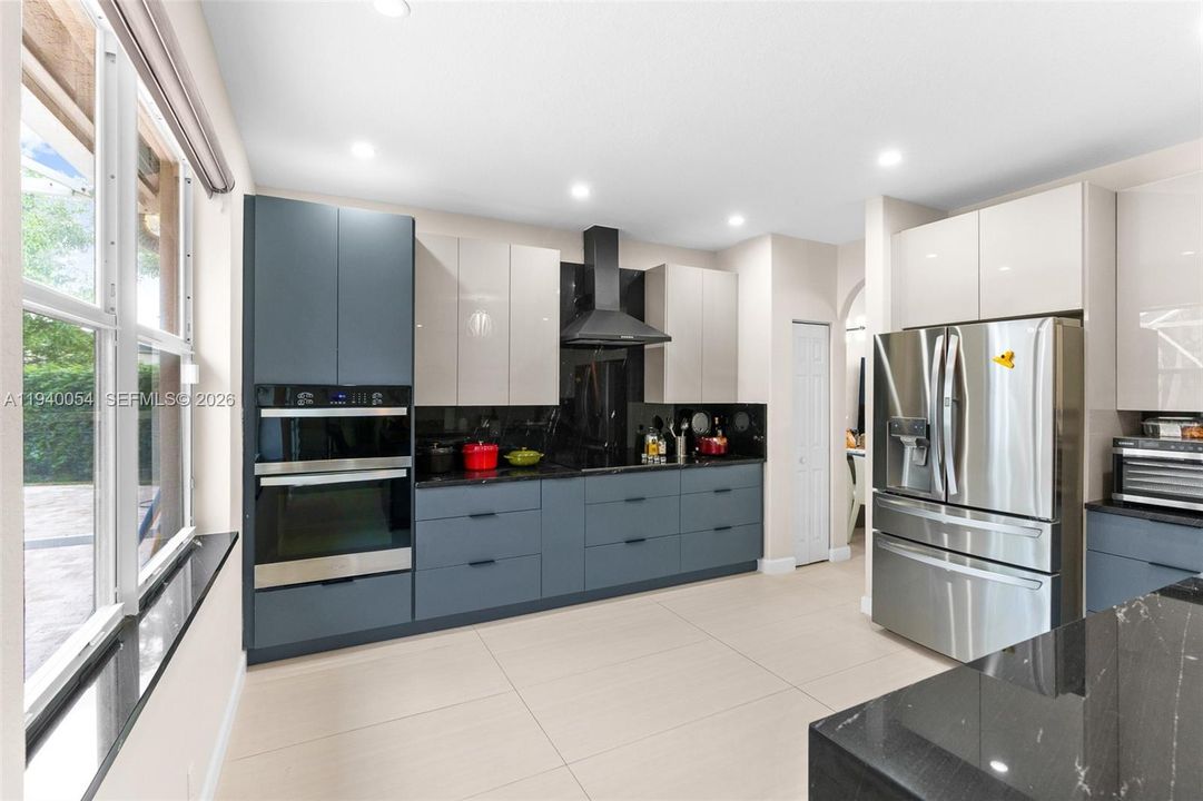 For Sale: $840,000 (4 beds, 2 baths, 2556 Square Feet)