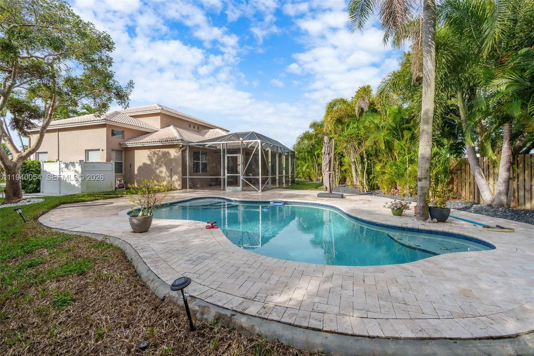 For Sale: $840,000 (4 beds, 2 baths, 2556 Square Feet)