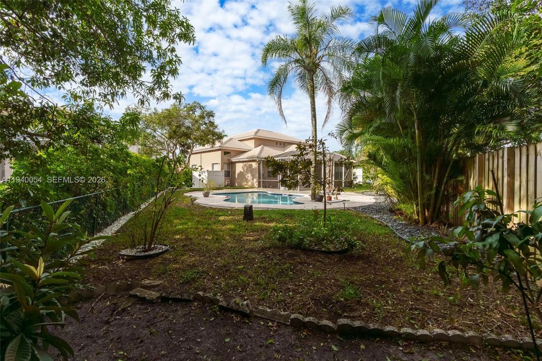 For Sale: $840,000 (4 beds, 2 baths, 2556 Square Feet)