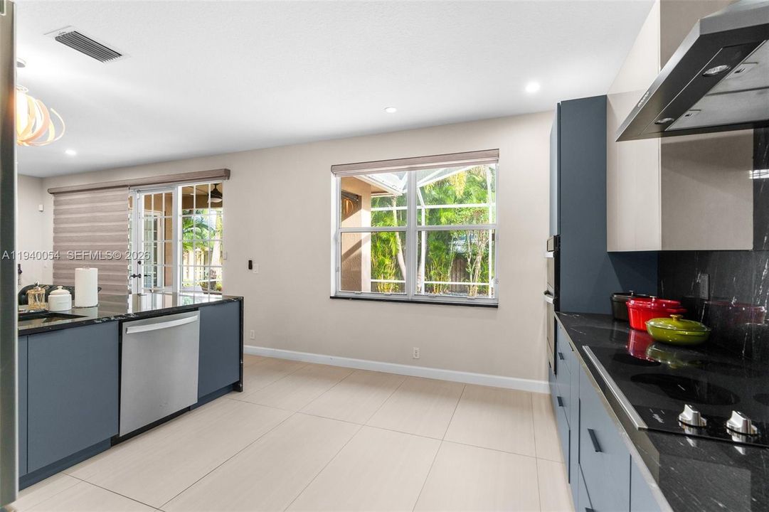 For Sale: $840,000 (4 beds, 2 baths, 2556 Square Feet)