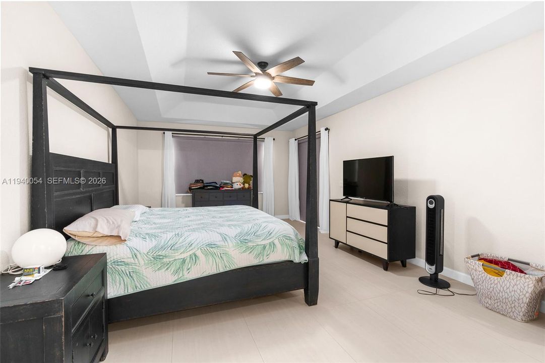 For Sale: $840,000 (4 beds, 2 baths, 2556 Square Feet)