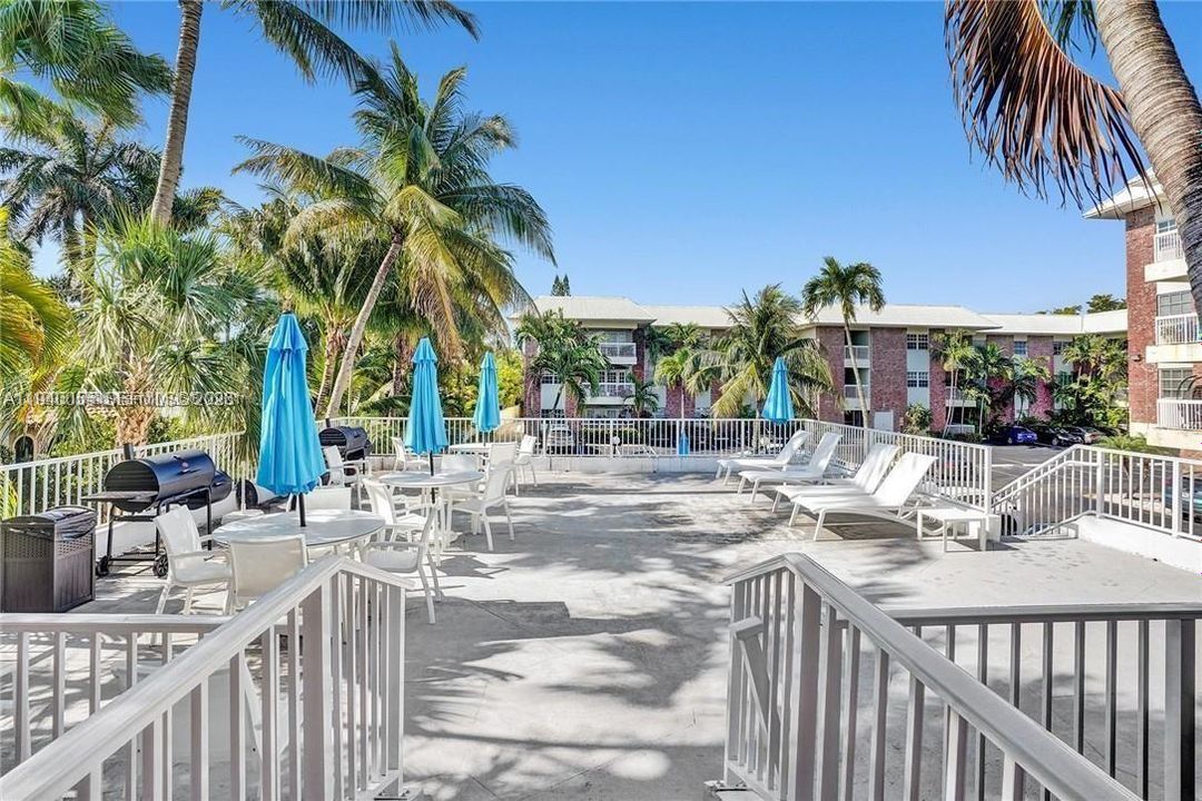 For Rent: $1,750 (1 beds, 1 baths, 685 Square Feet)