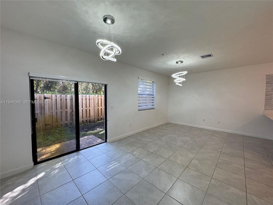 出租: $3,699 (4 贝兹, 2 浴室, 1828 平方英尺)